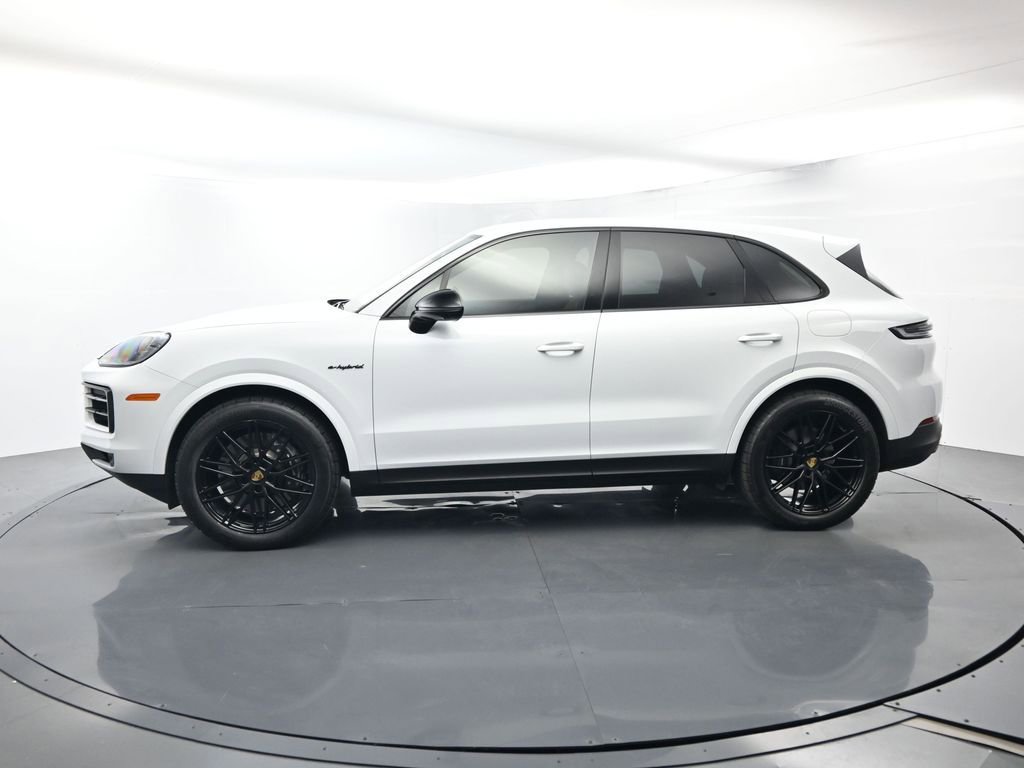 Certified 2024 Porsche Cayenne AWD/4WD image 2