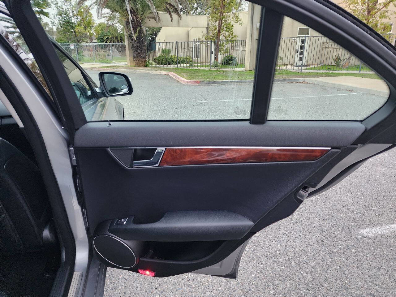 Used 2008 Mercedes-Benz C 300 Sedan image 32