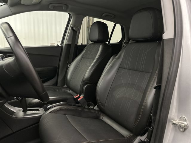 Used 2018 Chevrolet Trax LT w/ LT Convenience Package FWD image 16