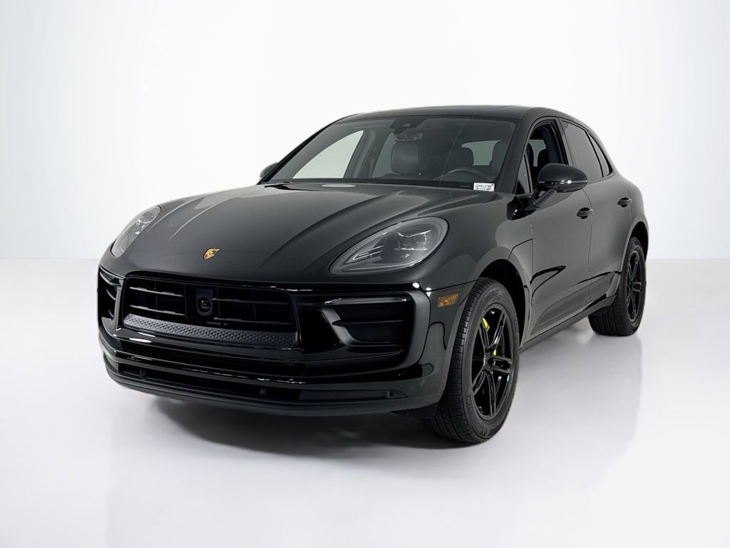 Used 2024 Porsche Macan image 1