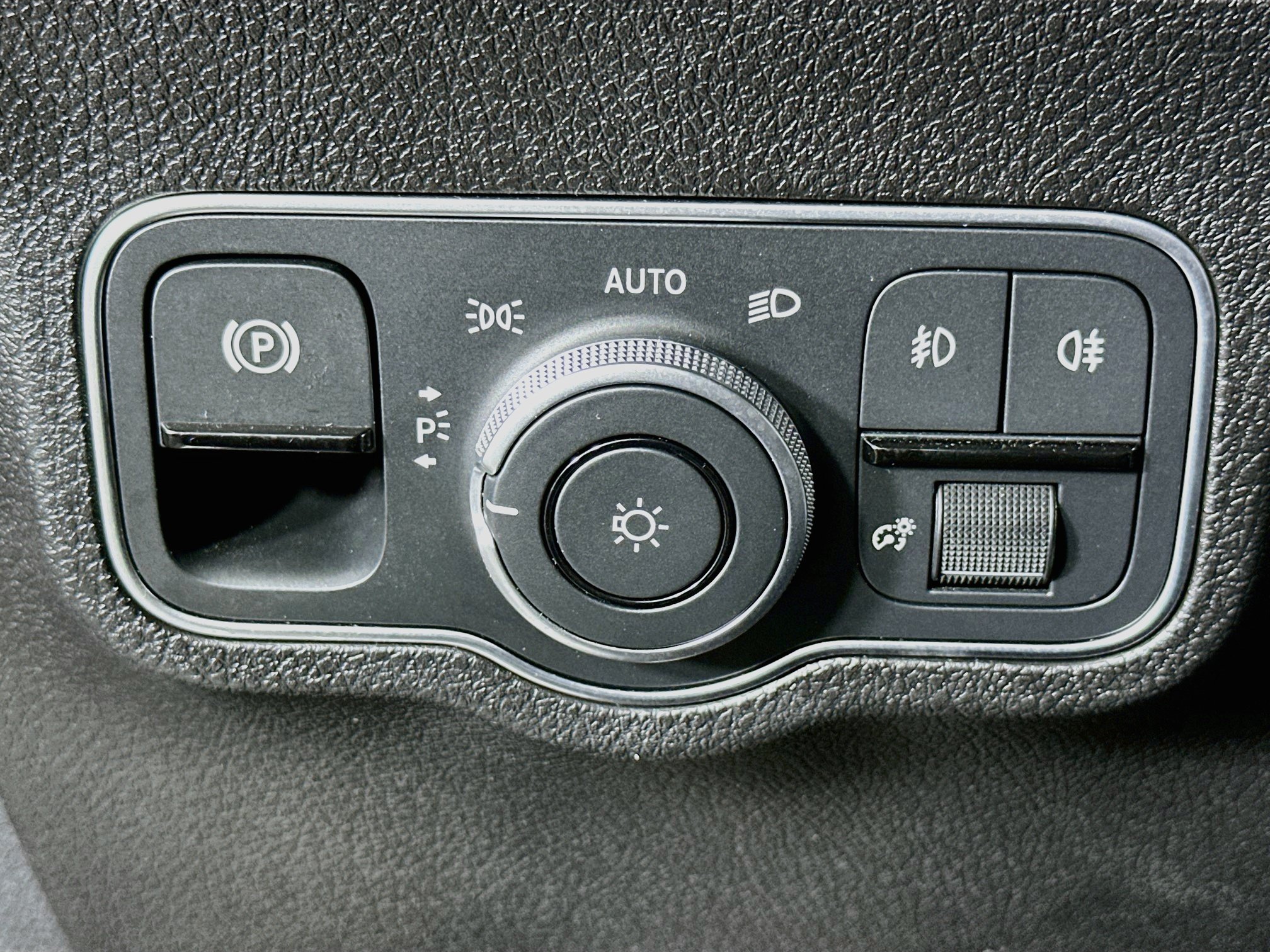 Used 2024 Mercedes-Benz GLB 250 w/ Exclusive Package image 17