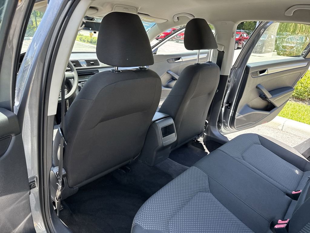 Used 2014 Volkswagen Passat 2.5 S FWD image 34