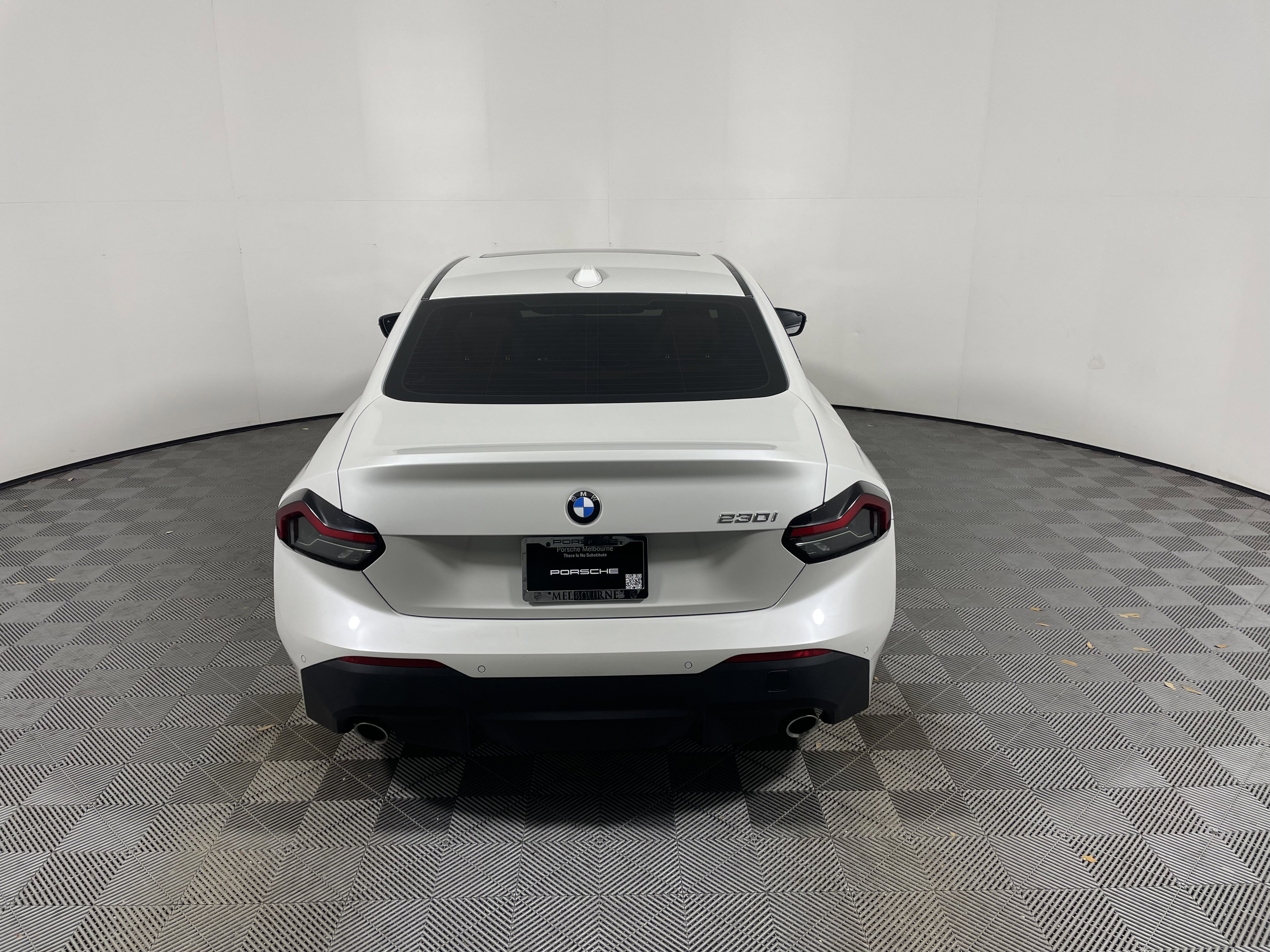 Used 2023 BMW 230i Coupe w/ Premium Package image 4