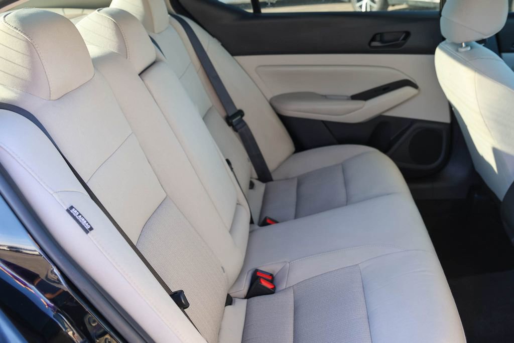 Used 2025 Nissan Altima 2.5 SV image 16