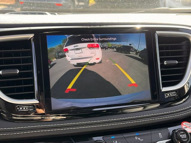 Used 2024 Chrysler Pacifica Select image 21