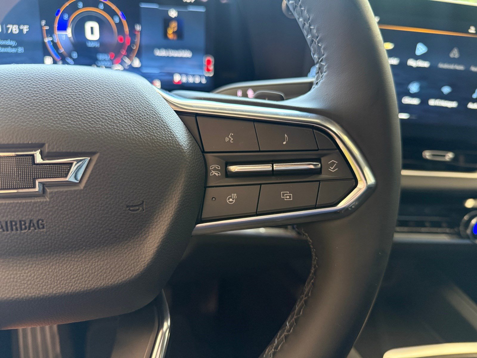 New 2027 Chevrolet Equinox LT w/ Convenience Package II FWD image 25