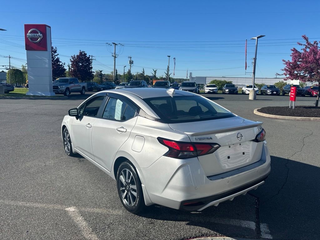 Used 2022 Nissan Versa SV FWD image 5