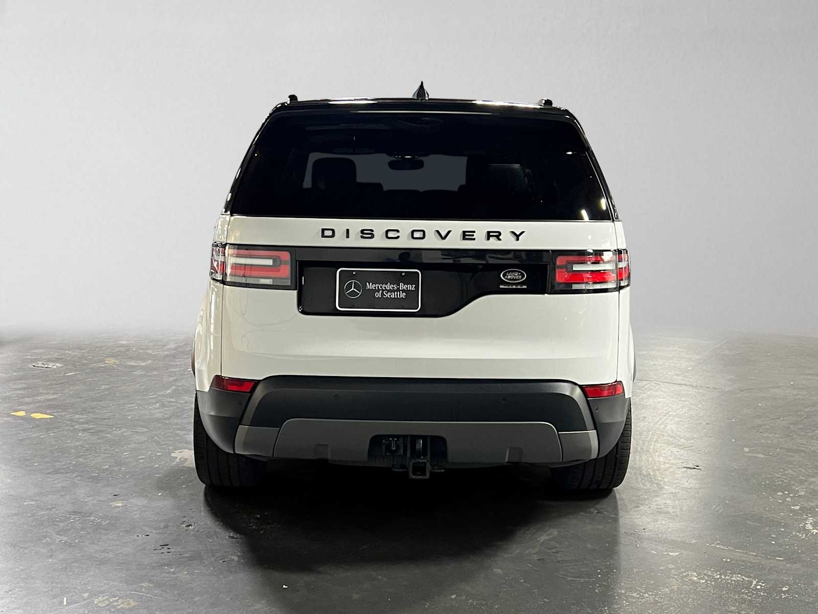 Used 2017 Land Rover Discovery HSE Luxury AWD/4WD image 4