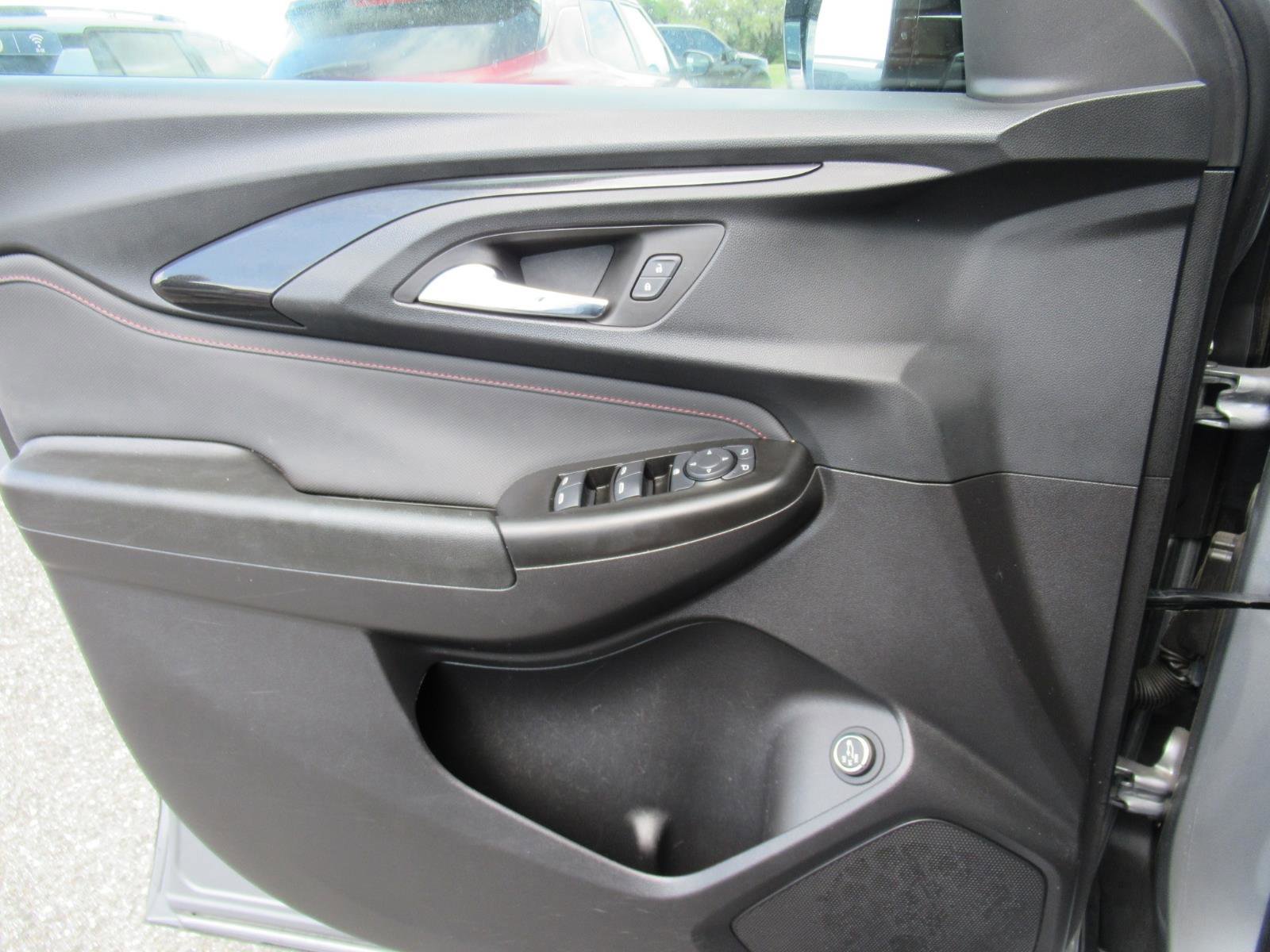 Used 2023 Chevrolet TrailBlazer RS w/ Sun and Liftgate Package AWD/4WD image 17