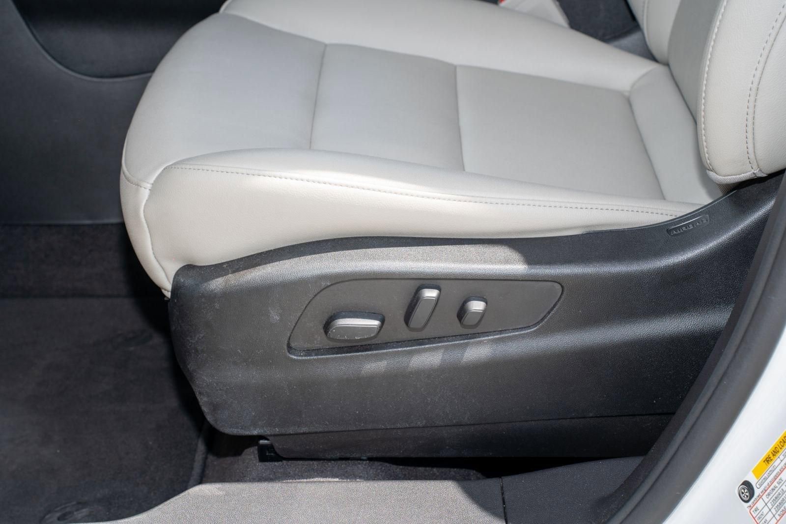 Used 2023 Cadillac XT4 Luxury w/ Driver Awareness Package FWD image 27