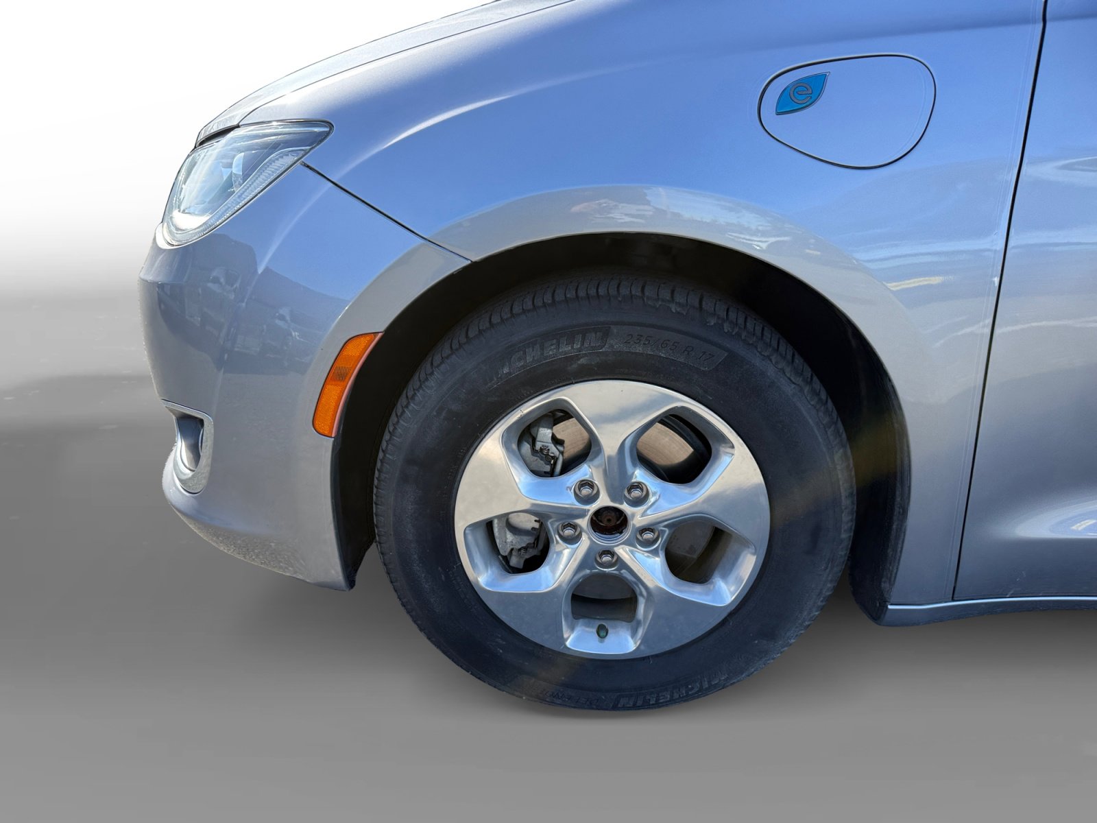 Used 2018 Chrysler Pacifica Limited image 9