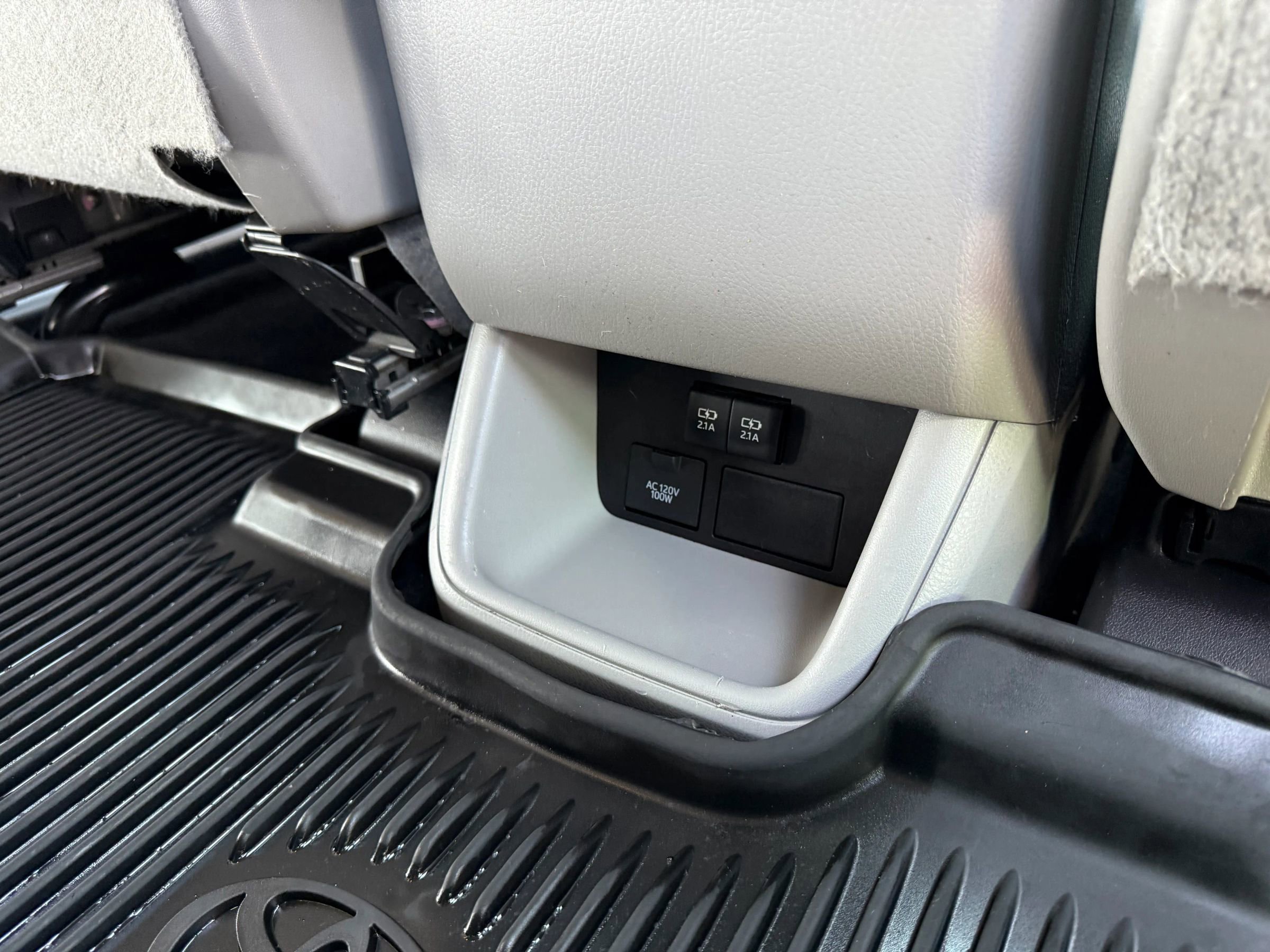 Used 2018 Toyota Highlander Limited image 25