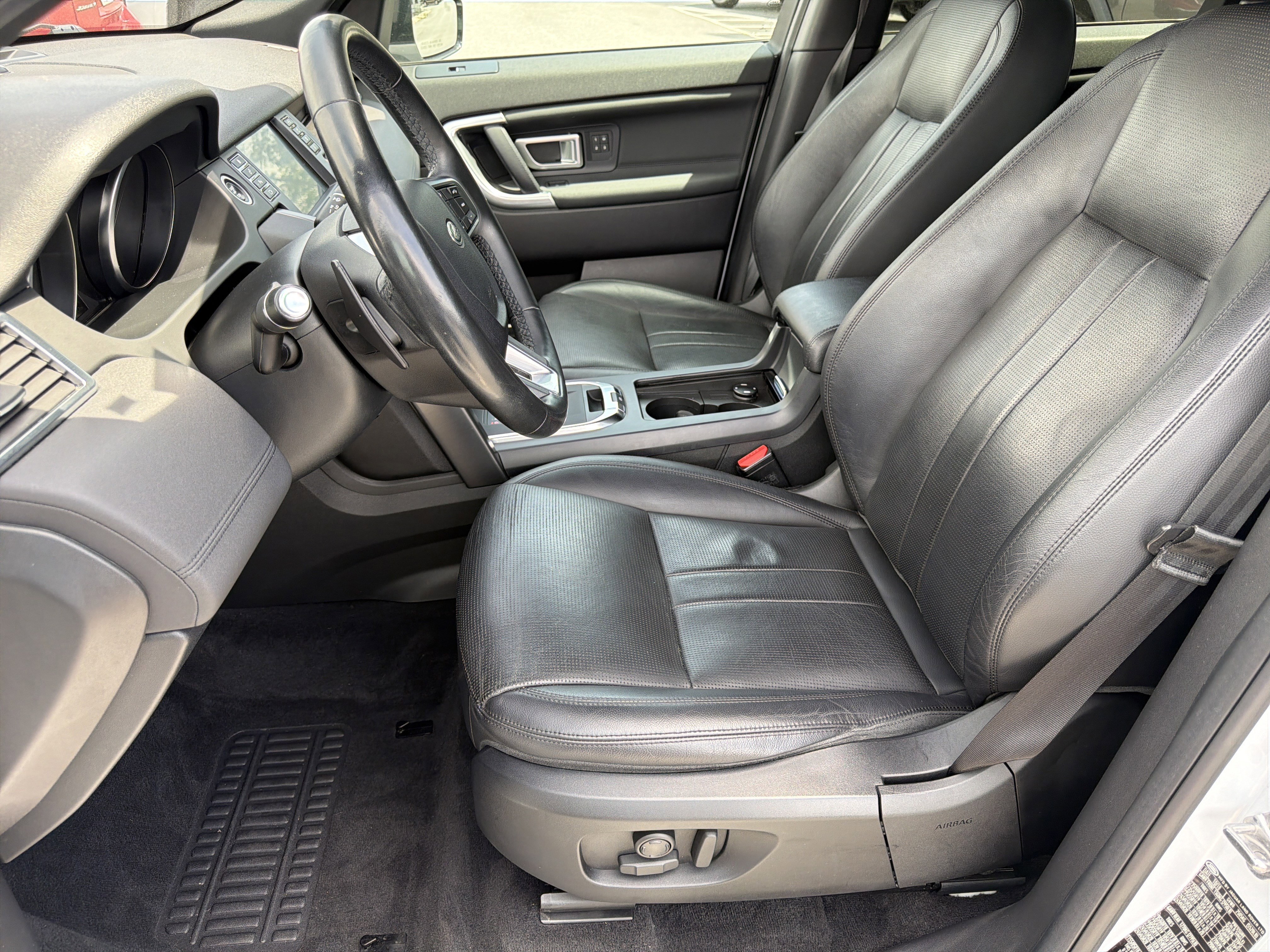 Used 2019 Land Rover Discovery Sport image 11