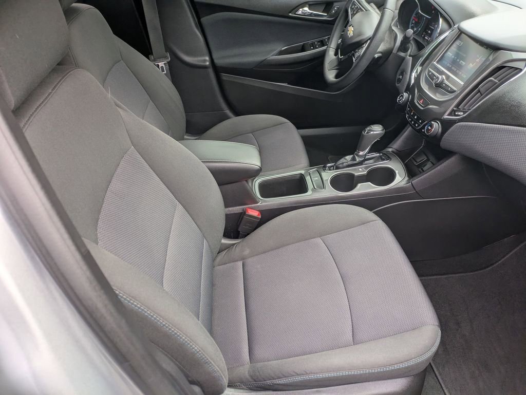 Used 2017 Chevrolet Cruze LT w/ Convenience Package image 24