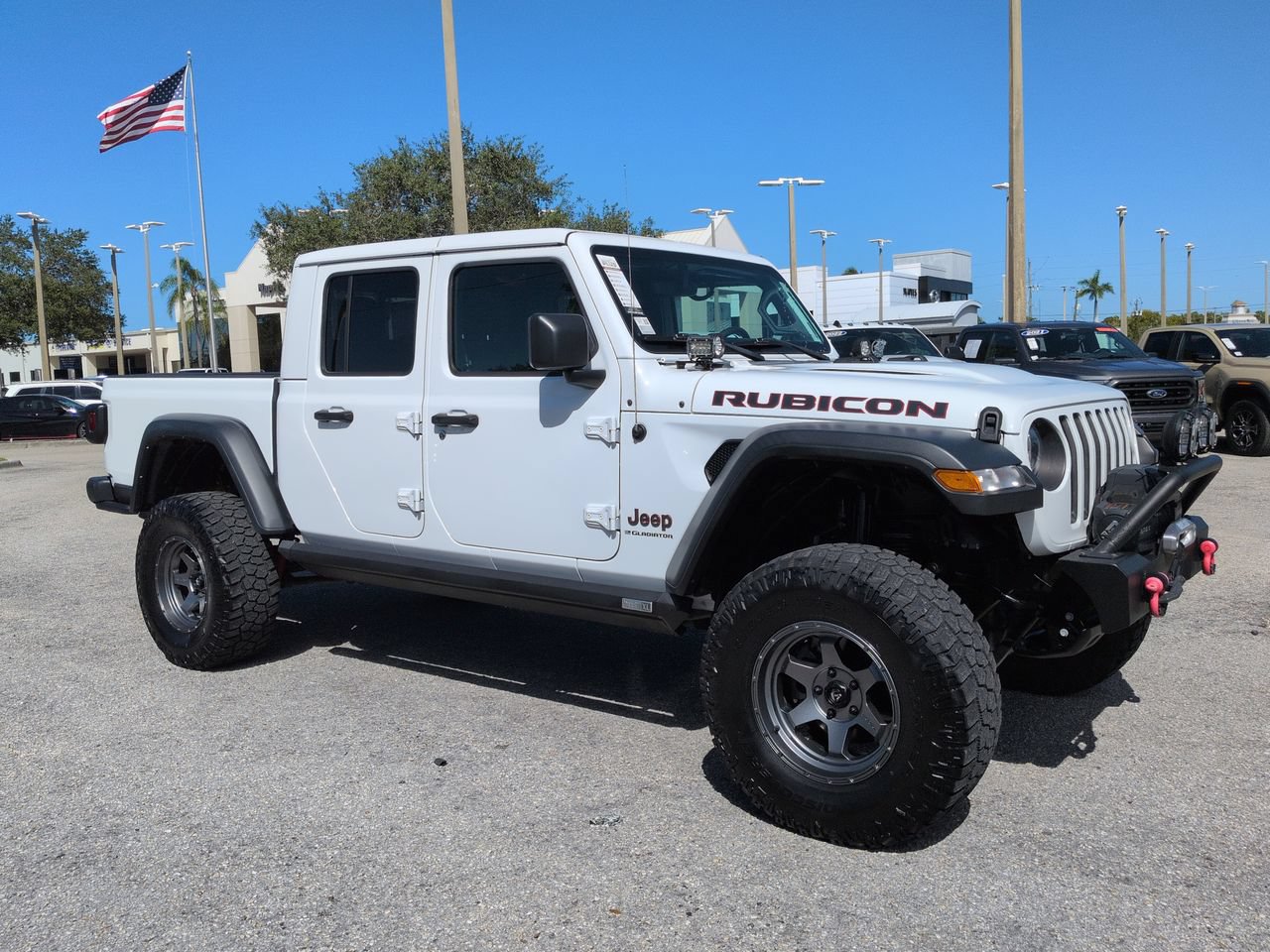 Used 2023 Jeep Gladiator Rubicon w/ Trailer Tow Package AWD/4WD image 2