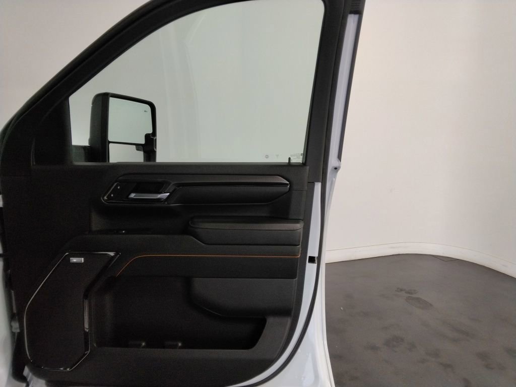 Used 2025 GMC Sierra 2500 AT4 image 39