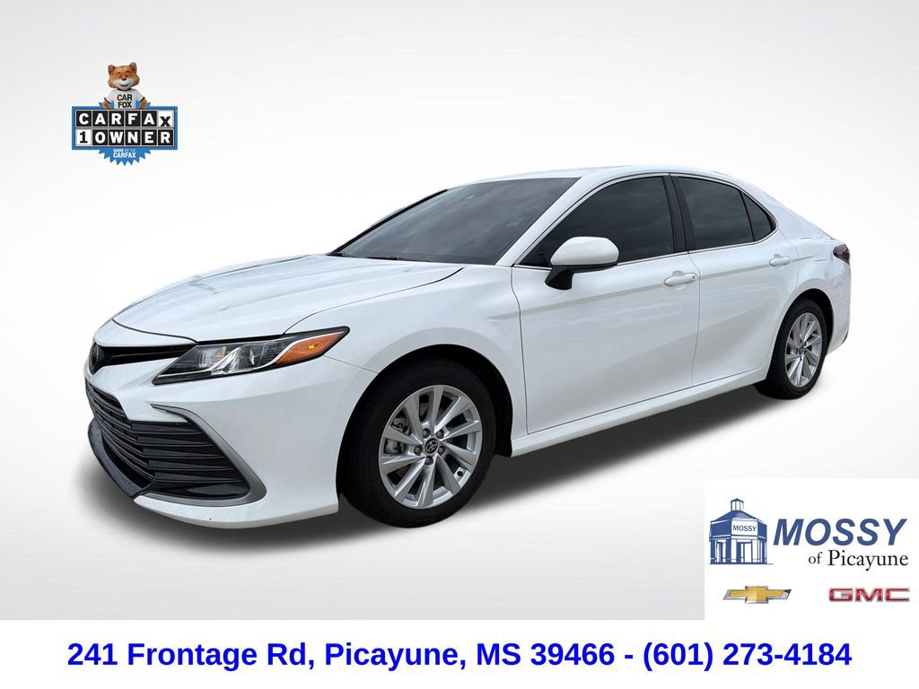 Used 2024 Toyota Camry LE image 1