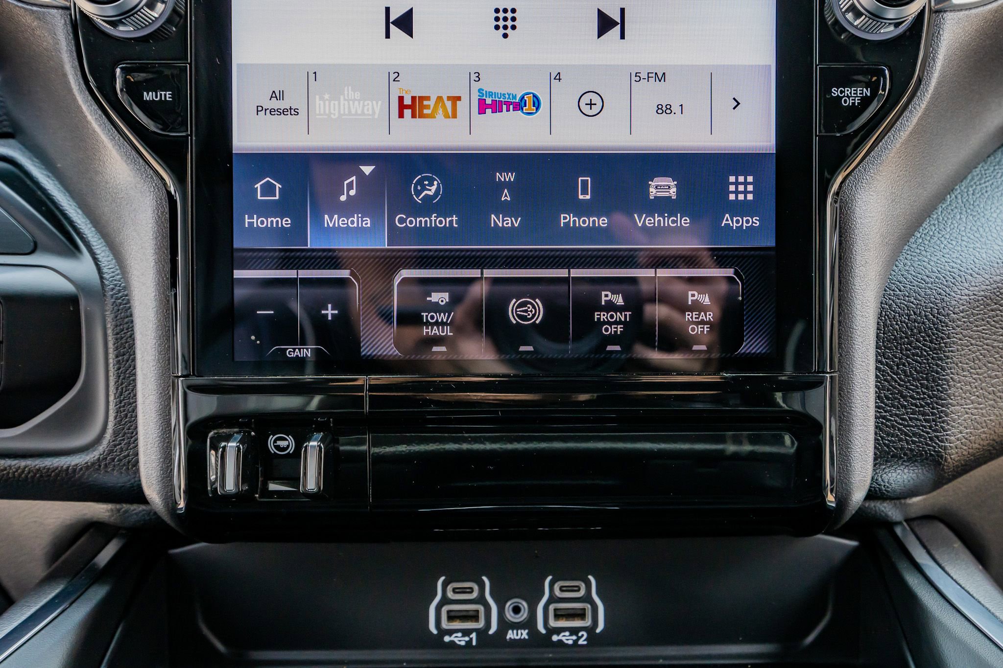 Used 2025 RAM 3500 Laramie image 28