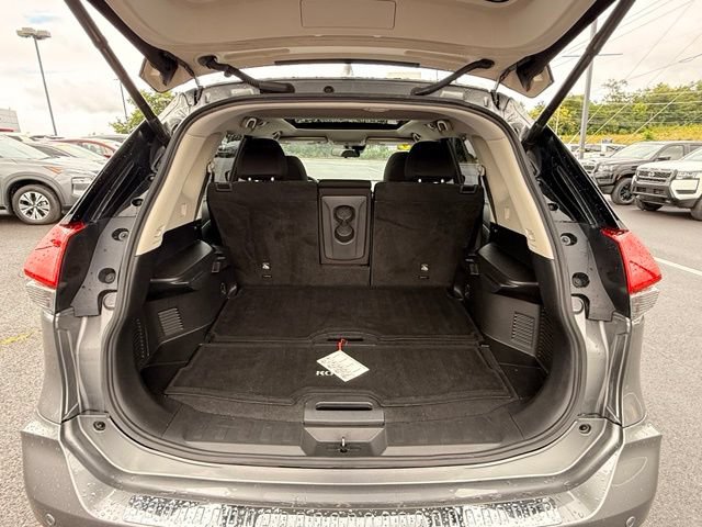 Certified 2020 Nissan Rogue SV w/ Sun & Sound Touring Package AWD/4WD image 17