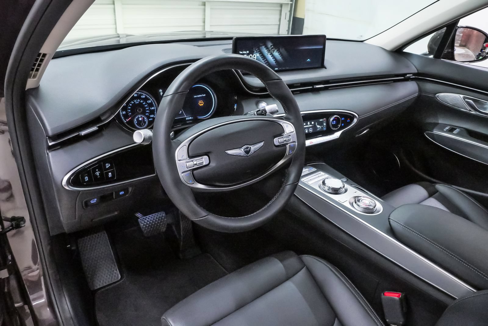 Certified 2023 Genesis GV70 2.5T w/ Select Package AWD/4WD image 2