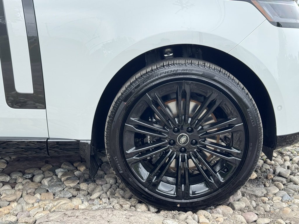 New 2025 Land Rover Range Rover SE image 5