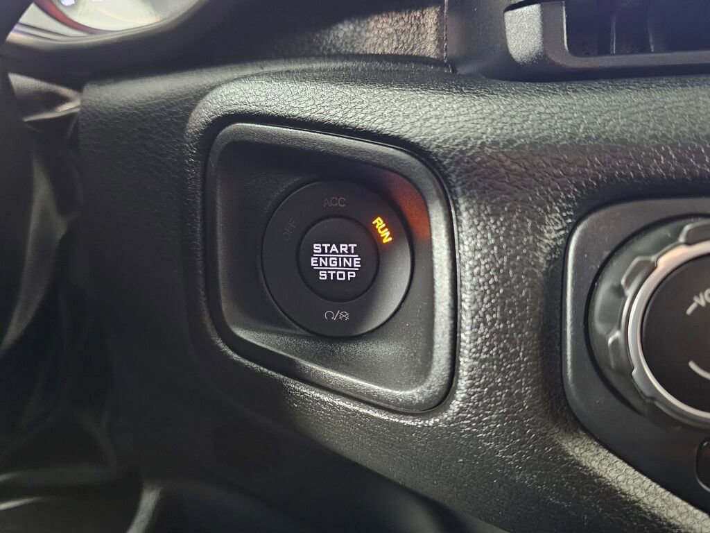 Used 2025 Jeep Gladiator Sport image 28