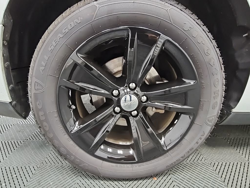 Used 2015 Dodge Challenger SXT image 40