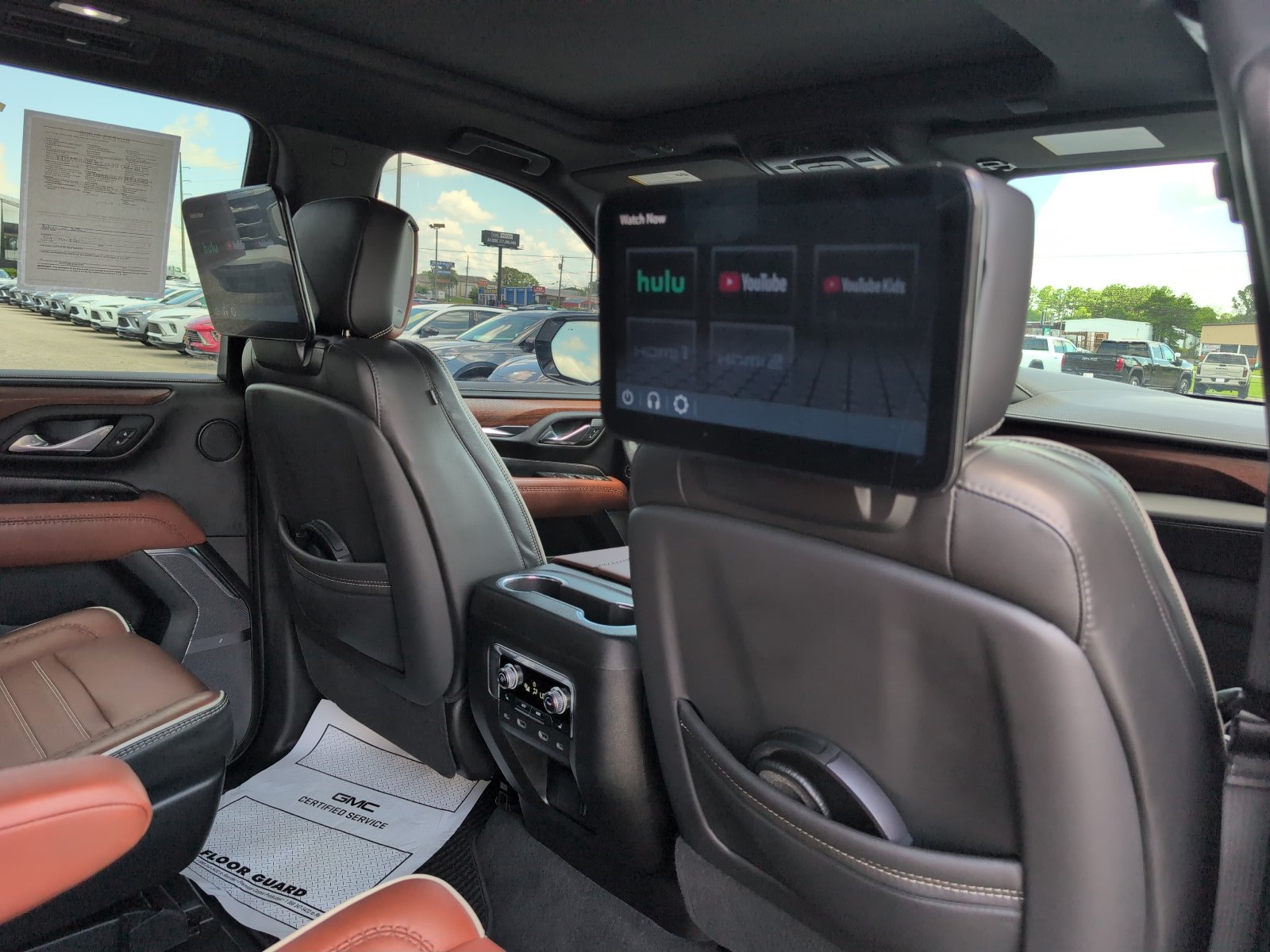 Used 2023 GMC Yukon Denali Ultimate AWD/4WD image 12