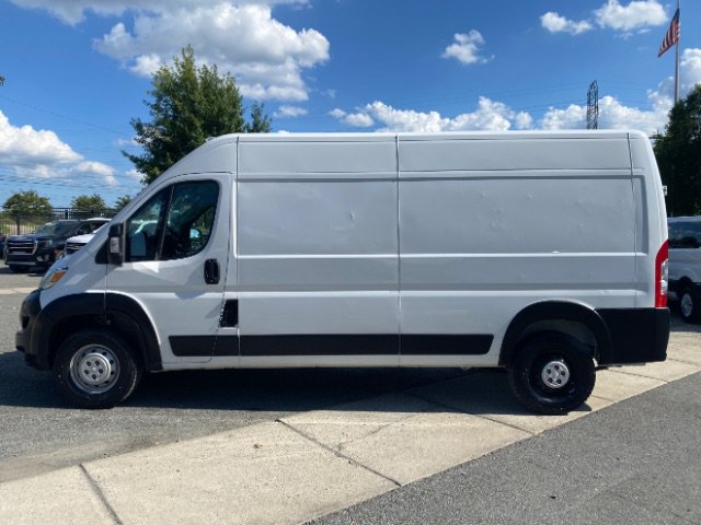 Used 2025 RAM ProMaster 2500 w/ Convenience Group FWD image 3