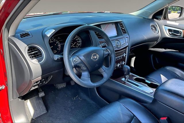Used 2018 Nissan Pathfinder Platinum w/ Cargo Package FWD image 17