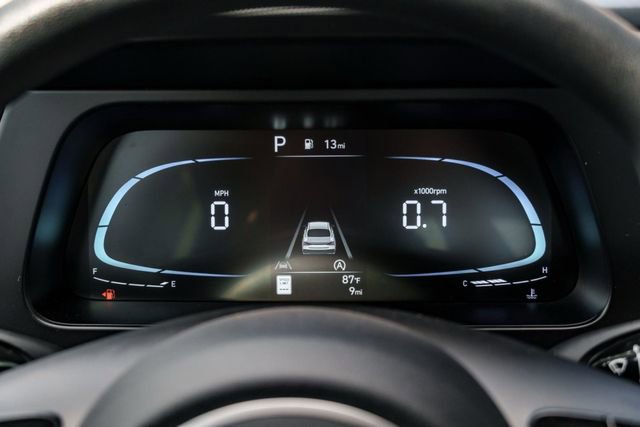 Certified 2025 Hyundai Elantra SE image 12