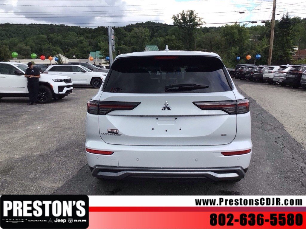 Used 2025 Mitsubishi Outlander SE AWD/4WD image 4
