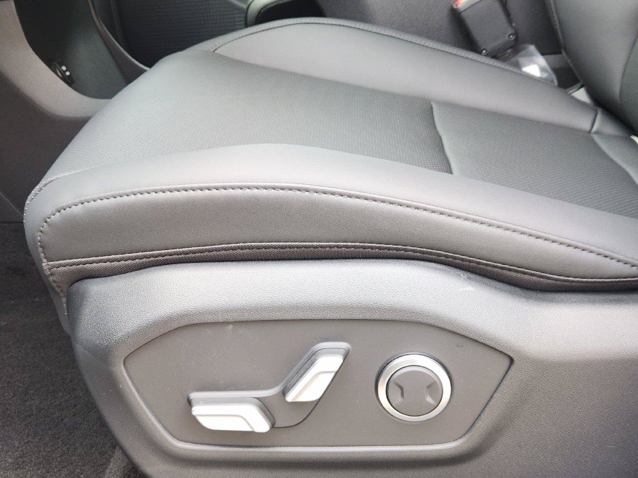 New 2026 Hyundai Santa Fe SEL FWD image 23