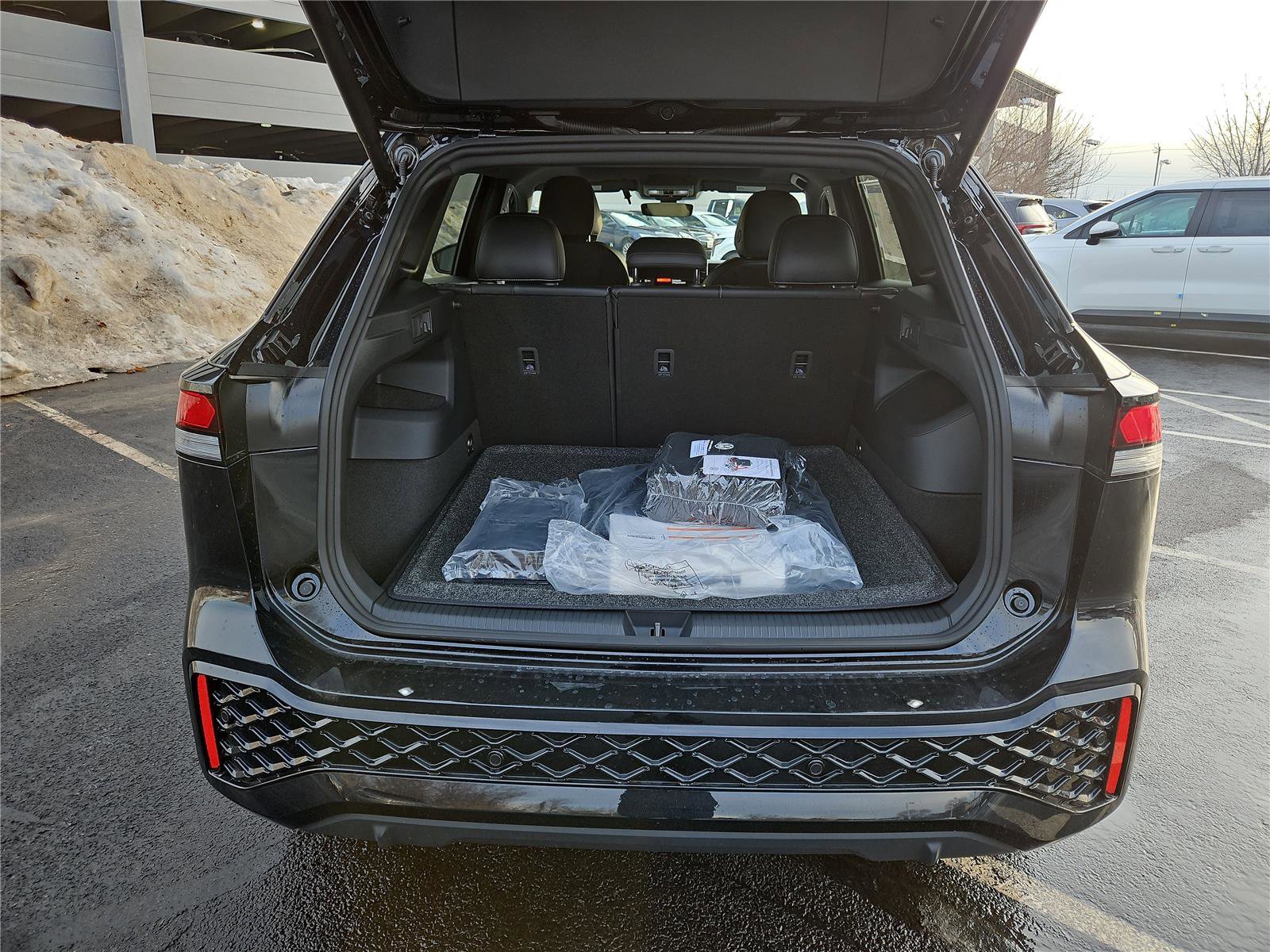 New 2026 Volkswagen Tiguan SE R-Line image 5