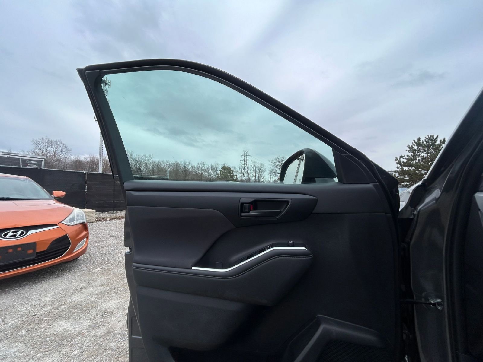 Used 2025 Toyota Highlander LE image 18