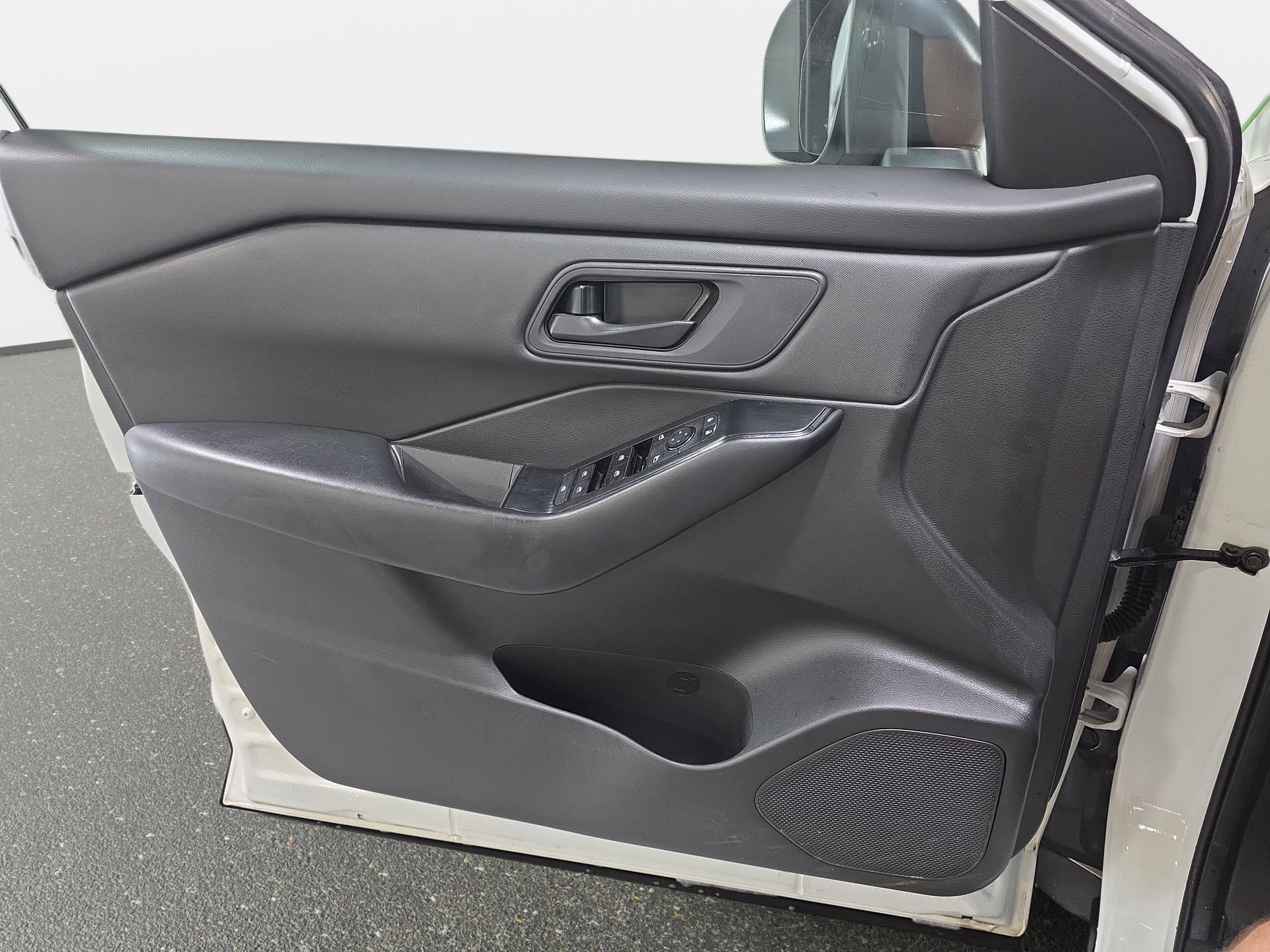 Used 2024 Nissan Rogue S AWD/4WD image 25