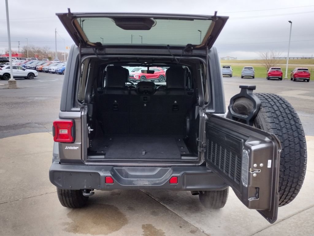 Used 2018 Jeep Wrangler Unlimited Sahara image 21