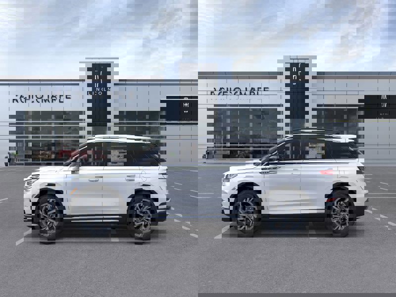 New 2026 Lincoln Corsair Premiere image 3