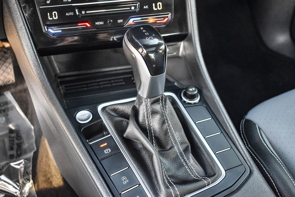 Used 2025 Volkswagen Jetta SE image 19