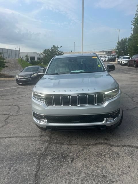 Used 2024 Jeep Wagoneer 4WD w/ Premium Group I image 2