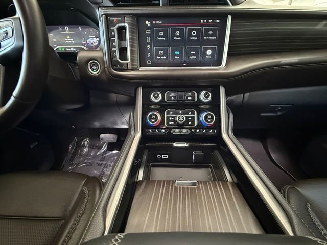Used 2024 GMC Yukon XL Denali w/ Advanced Technology Package AWD/4WD image 15