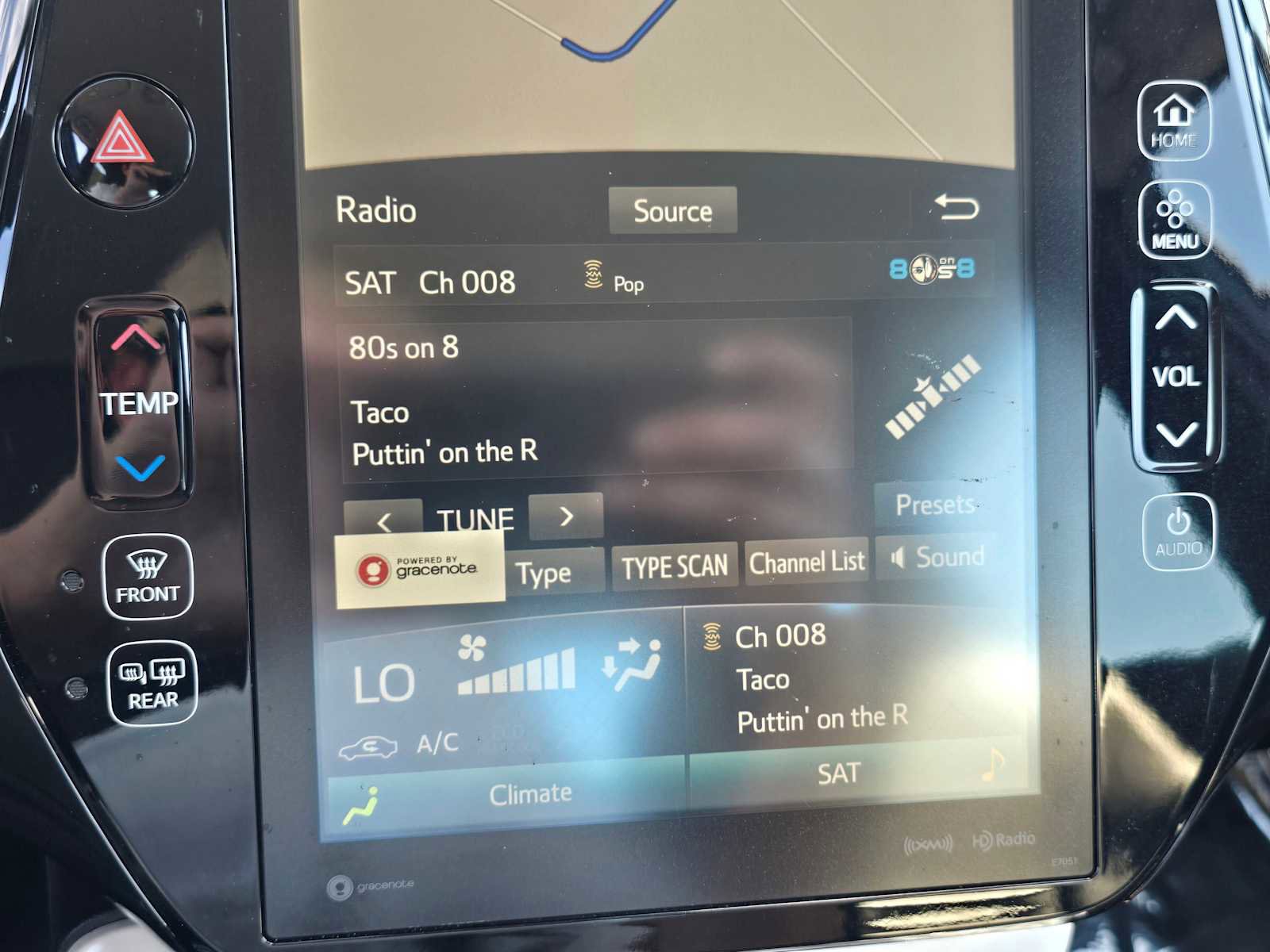 Used 2017 Toyota Prius Prime Premium image 32