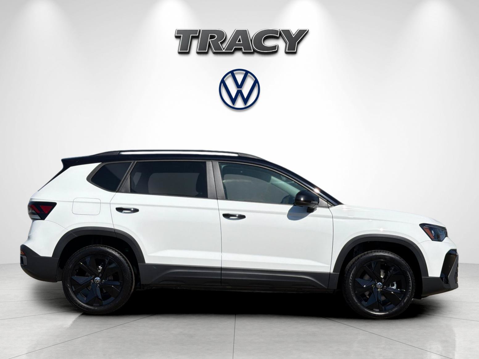 New 2027 Volkswagen Taos SE FWD image 3