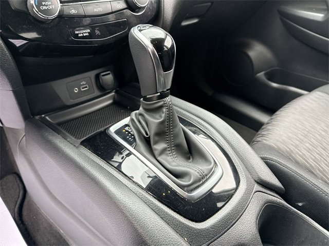 Used 2018 Nissan Rogue SV w/ Sun & Sound Touring Package image 13