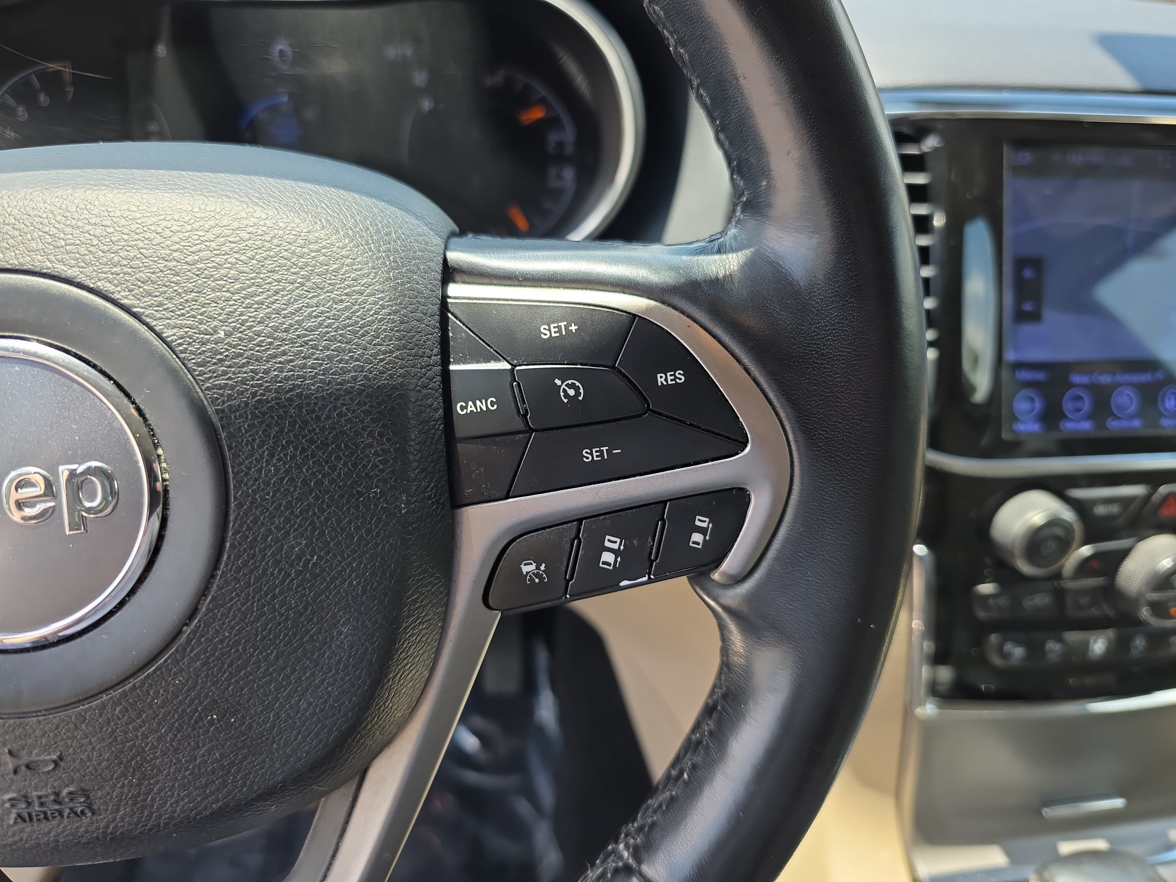 Used 2020 Jeep Grand Cherokee Limited w/ Luxury Group II AWD/4WD image 16