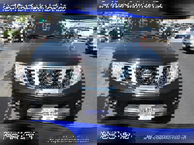 Used 2019 Nissan Frontier SV image 2