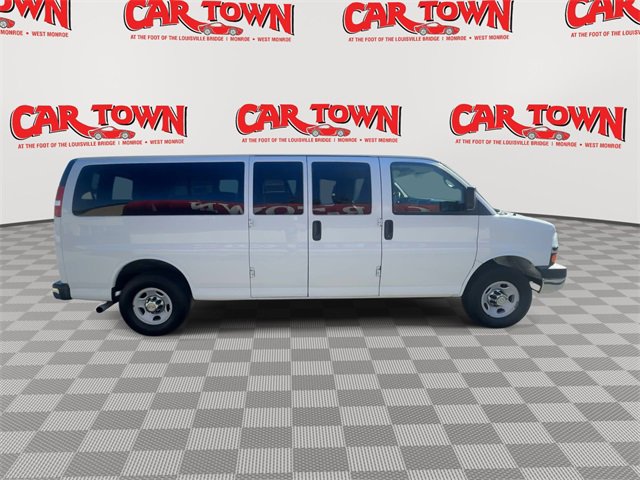 Used 2009 Chevrolet Express 3500 Extended Passenger image 9