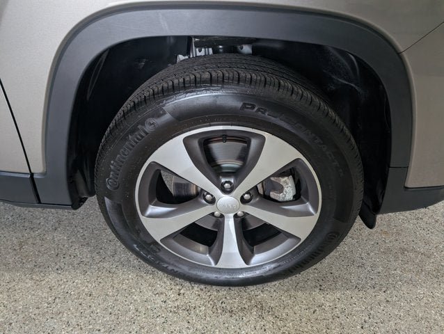 Used 2021 Jeep Cherokee Limited AWD/4WD image 12