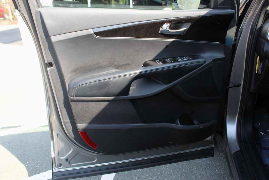 Used 2018 Kia Sorento LX image 11