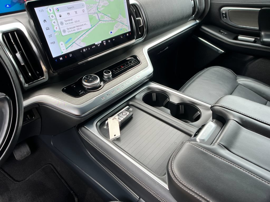 Used 2025 Ford Expedition Platinum AWD/4WD image 20